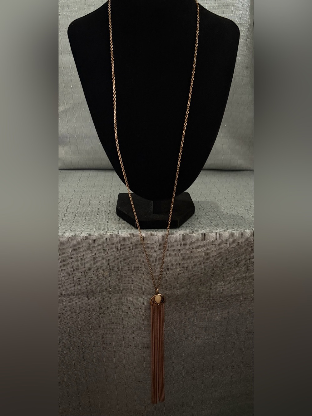 C 1946 Rose Gold Tone Tassel Pendant Necklace - Women Jewelry